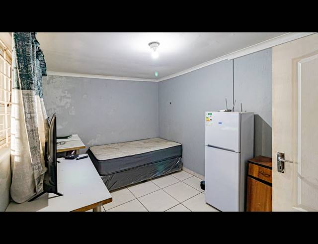 8 BEDROOM FREESTANDING FOR SALE IN WESTDENE